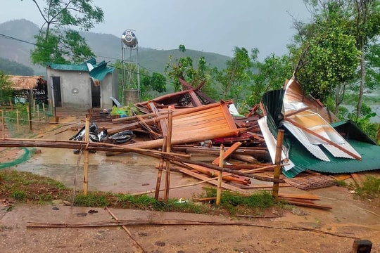 Lốc xoáy gây ảnh hưởng nặng ở các huyện vùng cao Nghệ An