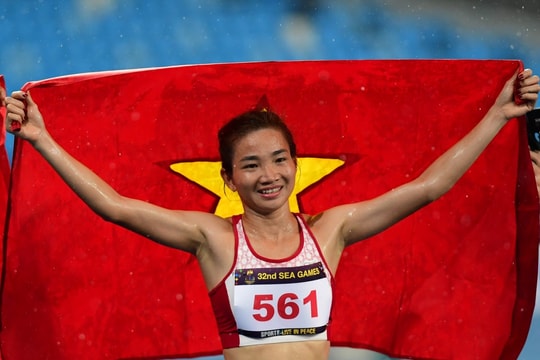 Nguyễn Thị Oanh vượt thử thách, giành 2 huy chương Vàng trong 30 phút