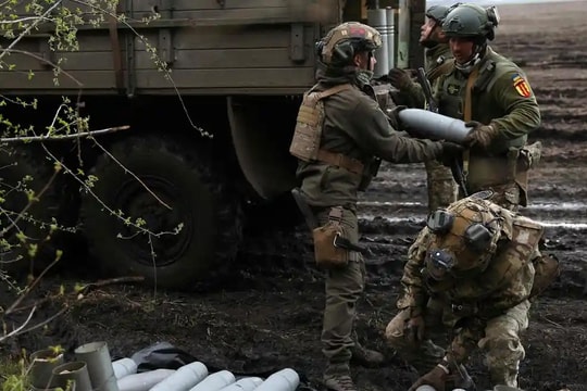 Nga dồn dập tấn công tên lửa vào Kiev, Italia hối thúc công dân rời Ukraine