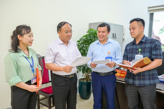 Hội nghị Đối thoại giữa Thường trực Tỉnh ủy với lãnh đạo quản lý cấp phòng và chuyên viên: