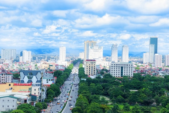 Hội nghị đối thoại giữa Thường trực Tỉnh ủy với lãnh đạo quản lý cấp phòng và chuyên viên