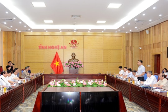 Đoàn giám sát Hội đồng quản lý Bảo hiểm xã hội Việt Nam làm việc tại Nghệ An