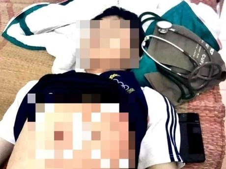  Vì mâu thuẫn trên mạng, nam sinh lớp 12 đâm bạn tử vong