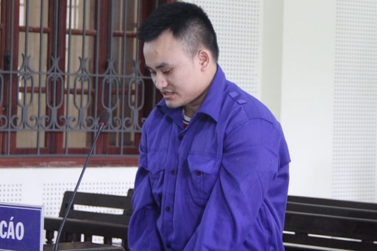 Dùng búa đánh vào đầu bạn vì nhớ lại mâu thuẫn cũ