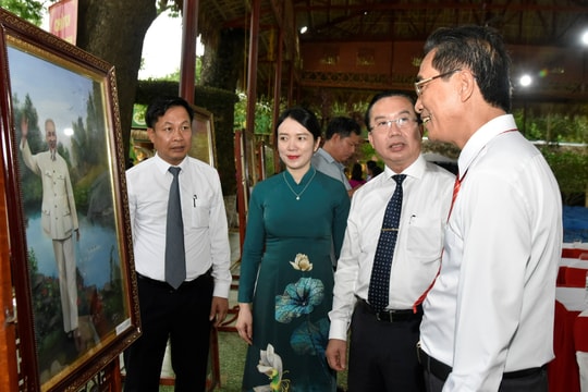 Giới thiệu 200 bức ảnh, tài liệu tại triển lãm 'Những tấm gương bình dị mà cao quý' nhân Kỷ niệm 133 năm ngày sinh Chủ tịch Hồ Chí Minh