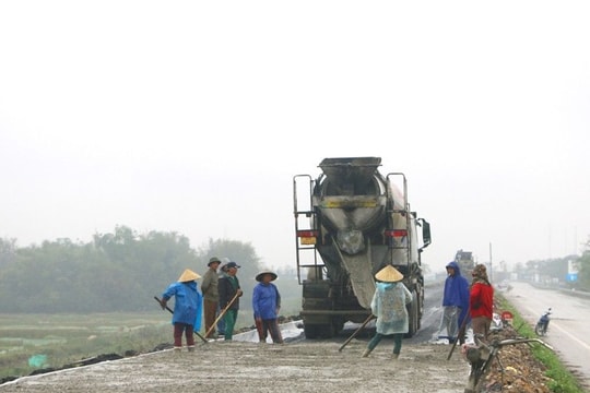 Trả lời kiến nghị cử tri Hưng Nguyên về nâng cấp dốc đê và đường gom dân sinh dọc đê Tả Lam