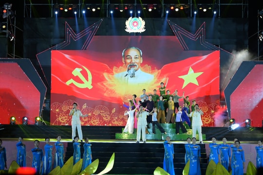 Chương trình giao lưu nghệ thuật 'Hoa tháng Năm dâng Người'