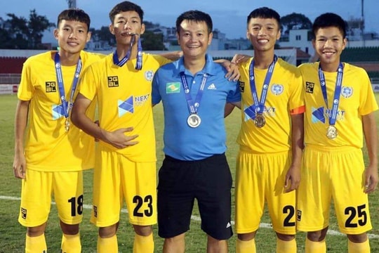 Tiền vệ U19 Sông Lam Nghệ An và những mùa giải sôi động của Cúp Báo Nghệ An