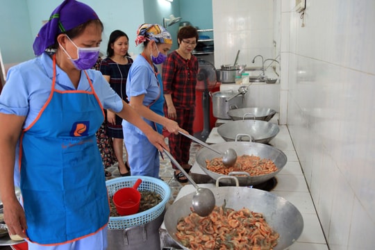 Tăng cường kiểm tra, giám sát để phòng chống ngộ độc thực phẩm trong trường học