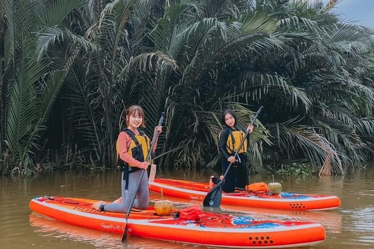 Chèo SUP lên ngôi mùa nóng