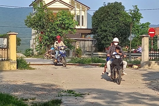 Cần sớm xử lý điểm đen tai nạn giao thông đường sắt tại thị xã Hoàng Mai