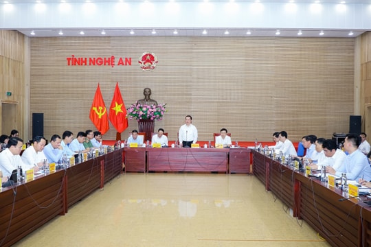 Chủ tịch UBND tỉnh yêu cầu tăng cường trách nhiệm trong việc xây dựng Nghị quyết trình HĐND tỉnh