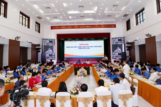 Diễn đàn 'Nâng cao chất lượng công tác phát triển Đảng trong học sinh'