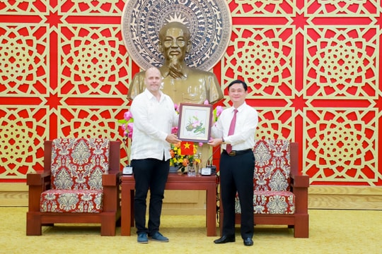 Bí thư Tỉnh ủy Nghệ An Thái Thanh Quý tiếp Chủ tịch Ủy ban Bảo vệ Cách mạng Cuba Gerardo Hernandez Nordelo