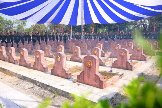 Xúc động hình ảnh đón các Anh về an nghỉ trong lòng đất Mẹ