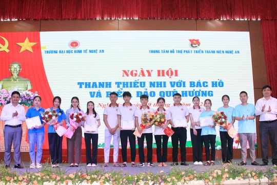 Sôi nổi 'Ngày hội thanh thiếu nhi với Bác Hồ và biển, đảo quê hương' tại Nghệ An