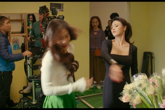 Lương Thu Trang tát Khả Ngân sấp mặt trên phim giờ vàng hút triệu view