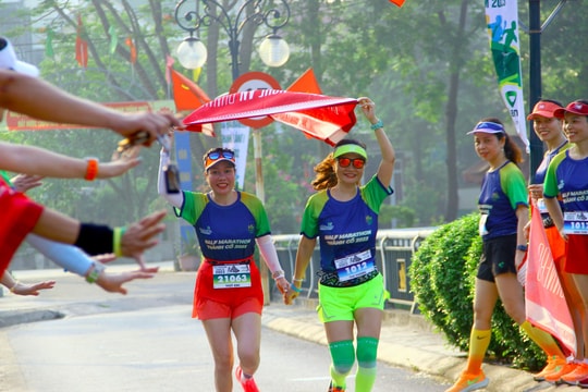 135 vận động viên tranh tài Giải chạy Half Marathon Thành cổ Vinh lần thứ I năm 2023
