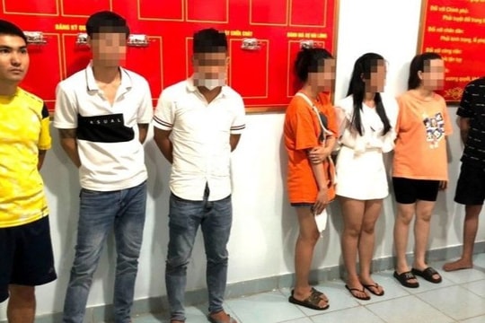 Công an chặn nhóm nam nữ mang súng và hung khí đi giải quyết mâu thuẫn