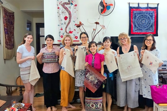 'Chắp cánh' mang thổ cẩm vươn xa