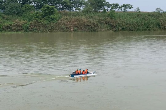 Đi tắm sông, hai anh em ruột đuối nước thương tâm