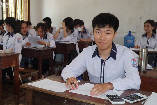 Bí quyết tự học giành IELTS 8.0 và SAT 1.500 điểm của nam sinh trường huyện ở Nghệ An