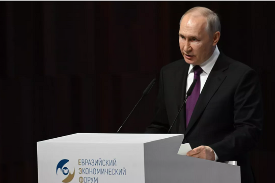 Tổng thống Putin tuyên bố những người ủng hộ thế giới đơn cực đang 'tự bắn vào chân mình'