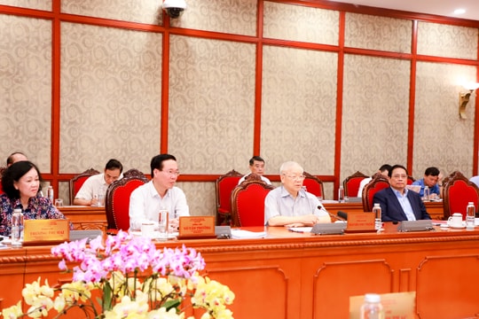 Tổng Bí thư Nguyễn Phú Trọng chủ trì cuộc họp của Bộ Chính trị tổng kết 10 năm thực hiện Nghị quyết số 26 về Nghệ An 