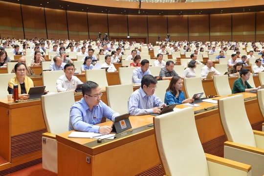 Quốc hội thảo luận tại tổ và hội trường về kinh tế - xã hội và dự án Luật Hợp tác xã (sửa đổi)