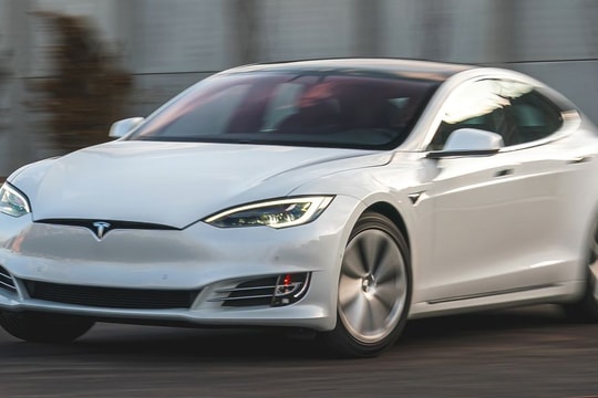 Top những xe điện di chuyển xa nhất thế giới, choáng váng với người dẫn đầu