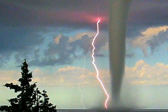 Thời tiết Nghệ An hôm nay: Cảnh báo mưa giông, gió mạnh ở vùng miền núi