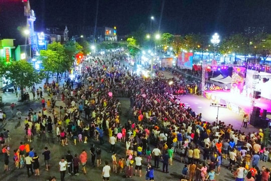 Thành phố Vinh khai trương phố đi bộ