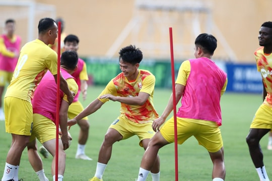 HLV Huy Hoàng: Sông Lam Nghệ An quyết tâm giành kết quả khả quan trên sân Hàng Đẫy