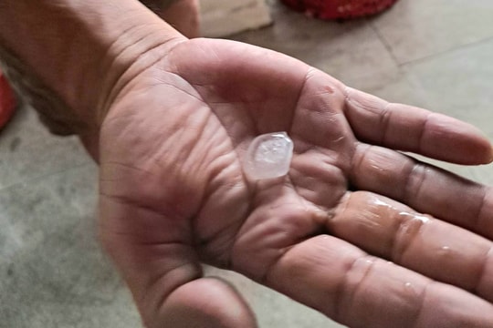 Sau nắng nóng, mưa đá xuất hiện ở miền núi Nghệ An