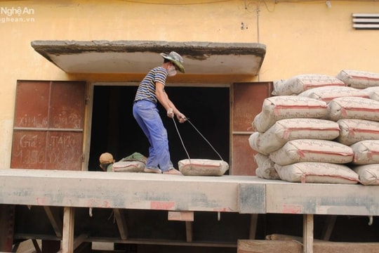 Nghệ An chỉ đạo tăng cường đảm bảo trật tự an toàn giao thông trong vận tải hàng hóa bằng ô tô 