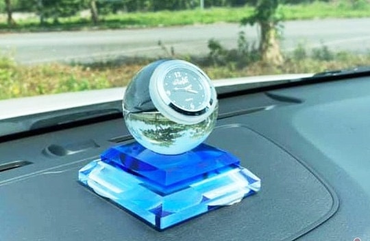 Những vật dụng nên bỏ ngay ra khỏi xe kẻo gây họa khi trời nắng nóng