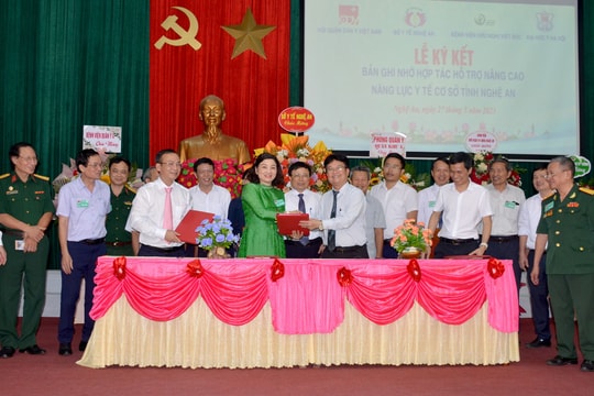 Sở Y tế Nghệ An ký kết biên bản hợp tác nâng cao năng lực y tế cơ sở với nhiều đơn vị