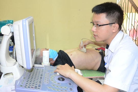 Hội Quân dân y Việt Nam cùng ngành Y tế Nghệ An khám bệnh miễn phí, tặng quà người dân xã Kim Liên (Nam Đàn) 