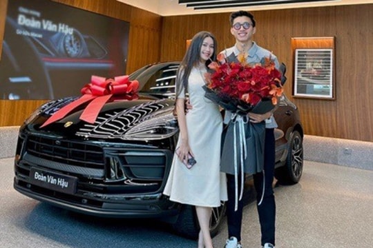 2 xế hộp có giá hơn 7 tỷ đồng của cầu thủ Đoàn Văn Hậu