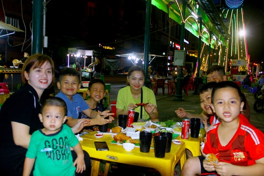 Hấp dẫn khu ẩm thực tại phố đêm Cao Thắng