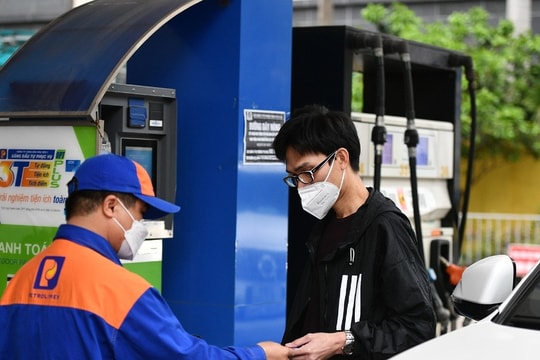 Giá xăng trong nước ngày mai có thể tăng tiếp
