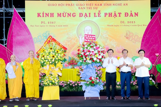 Lãnh đạo tỉnh chúc mừng Ban Trị sự Giáo hội Phật giáo Nghệ An, dự Đại lễ Phật đản 2023