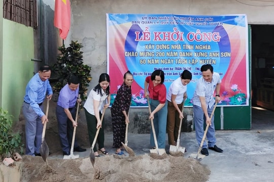 Khởi công xây dựng nhà tình nghĩa và tặng quà cho gia đình chính sách ở huyện Anh Sơn