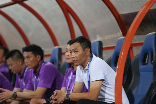 Huấn luyện viên Huy Hoàng: Tôi đau đầu về hàng phòng ngự của Sông Lam Nghệ An