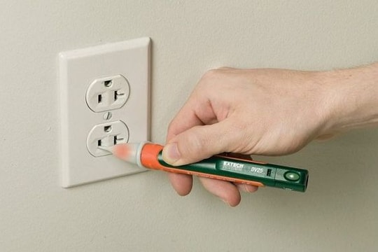 Bé trai 8 tuổi bị điện giật tử vong