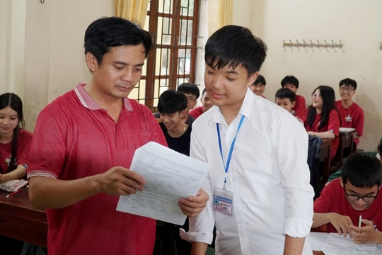 Nam sinh lớp 9 trường làng chia sẻ bí quyết đạt IELTS 8.5 