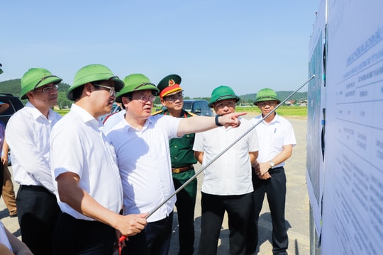 Chủ tịch UBND tỉnh Nguyễn Đức Trung thăm, kiểm tra các dự án trên địa bàn thị xã Hoàng Mai