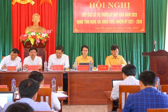 Phó Bí thư Tỉnh ủy Hoàng Nghĩa Hiếu tiếp xúc cử tri tại huyện Tương Dương