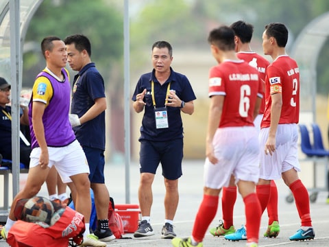 Phạm Minh Đức, ‘Mourinho Việt Nam’ nhận nhiệm vụ cứu SHB Đà Nẵng; HLV Hoàng Anh Tuấn làm điều bất ngờ với trung vệ cao 1m92 của U17 Việt Nam