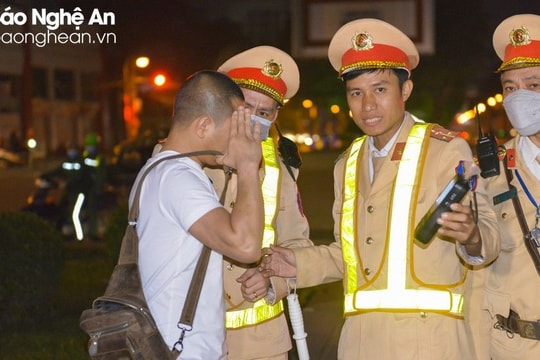 Xử lý nghiêm hành vi chống đối cảnh sát giao thông